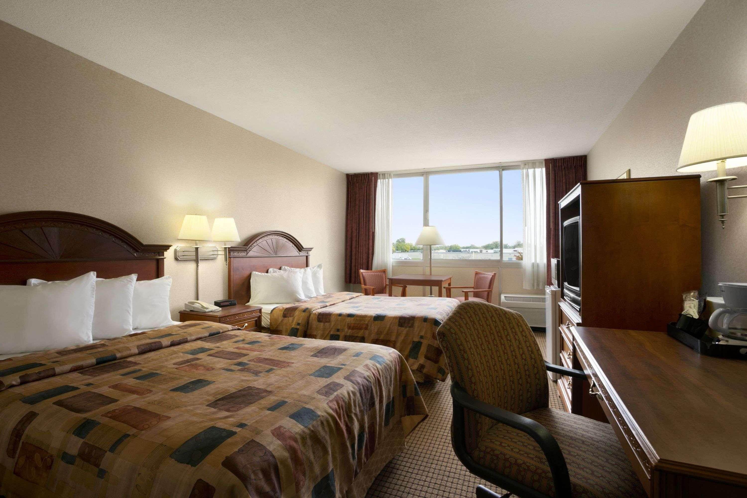 Days Inn By Wyndham Sidney Oh Exterior foto
