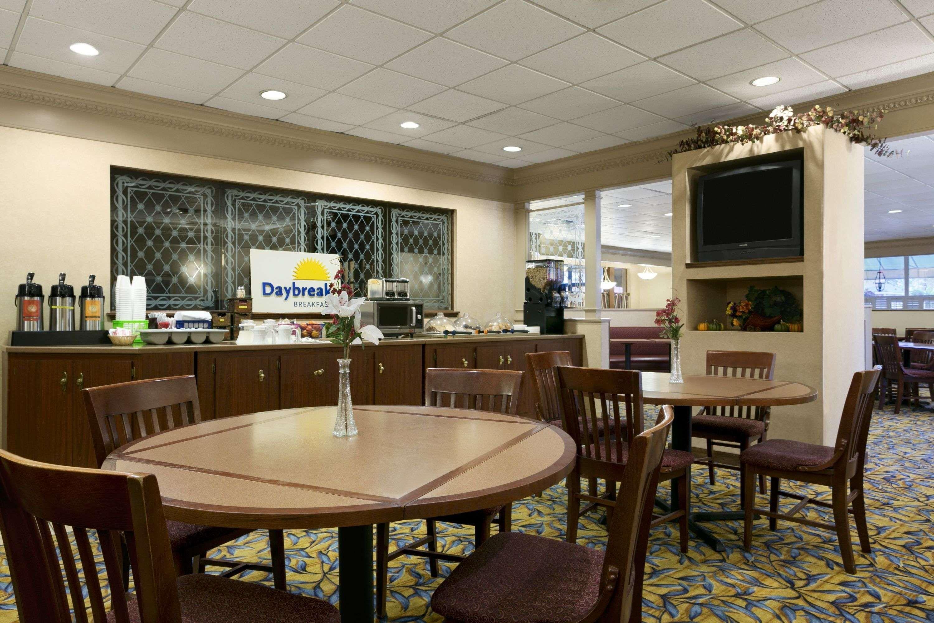 Days Inn By Wyndham Sidney Oh Exterior foto