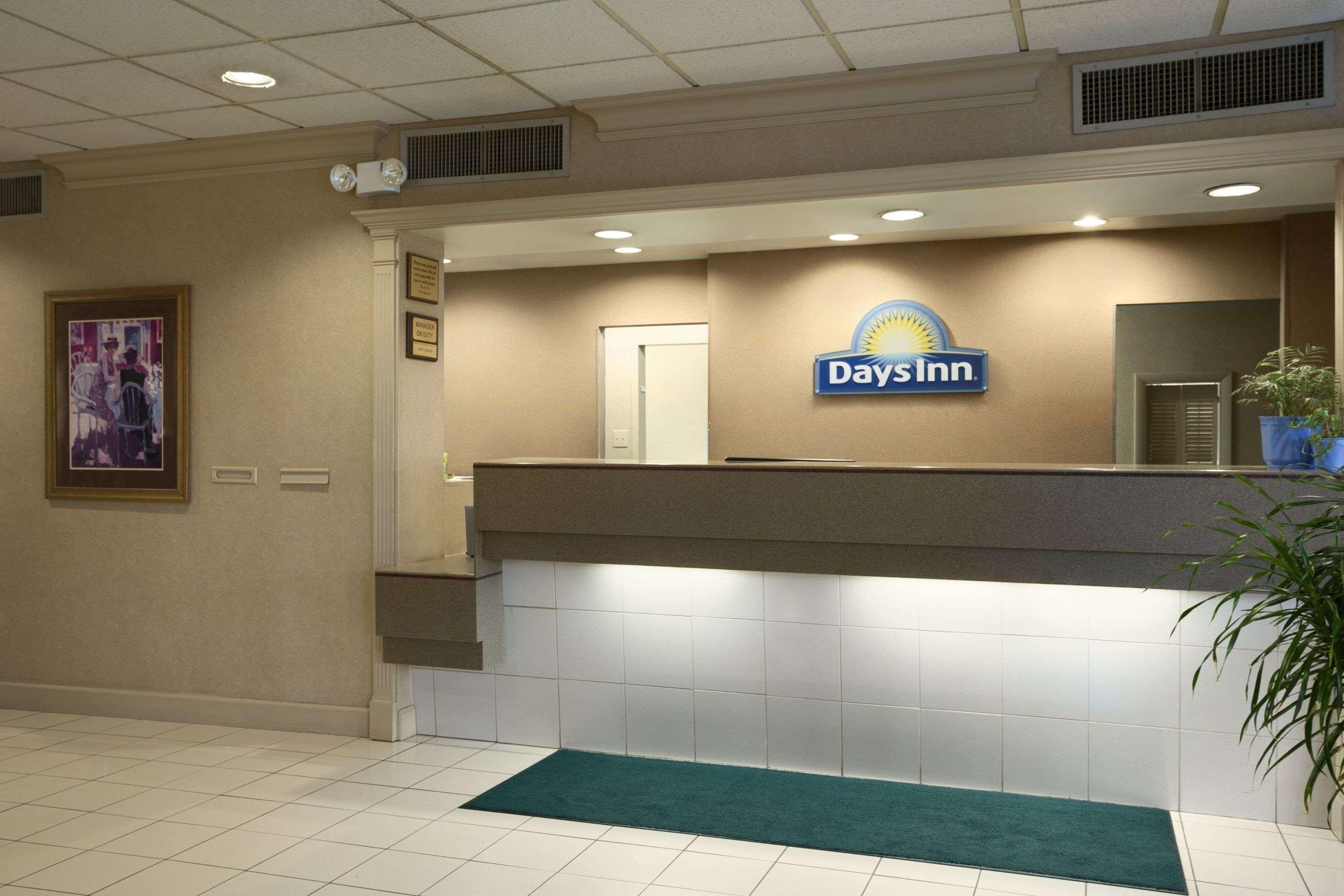 Days Inn By Wyndham Sidney Oh Exterior foto